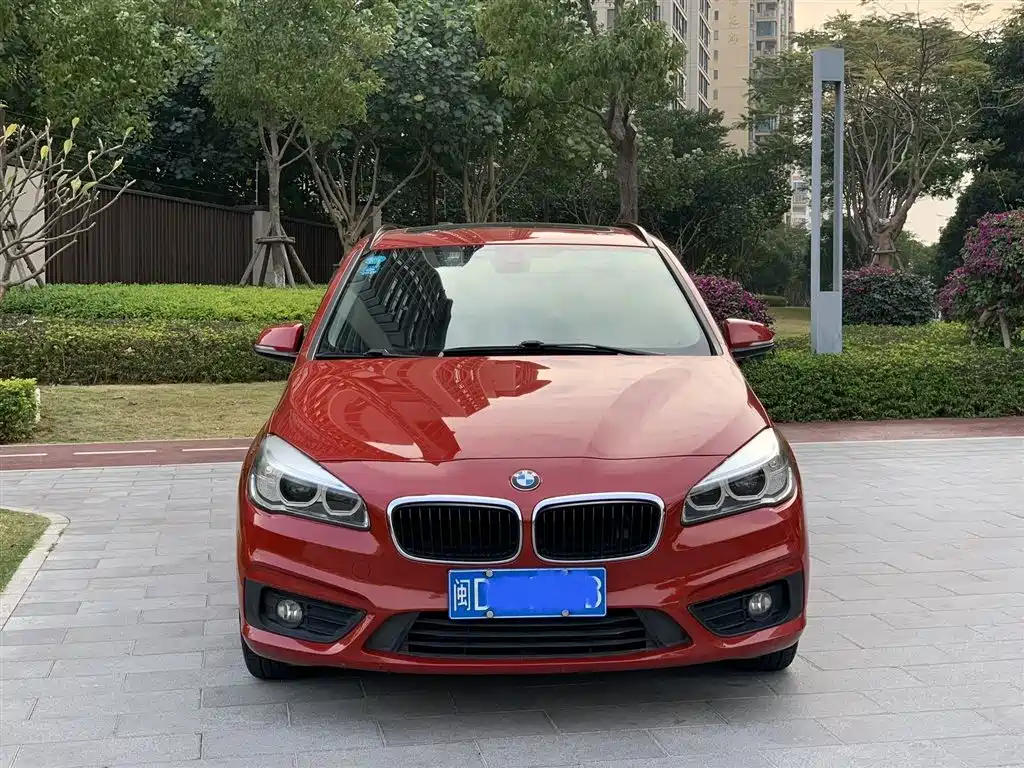 BMW 2 Series Touring 2016 218i Leading фото 2