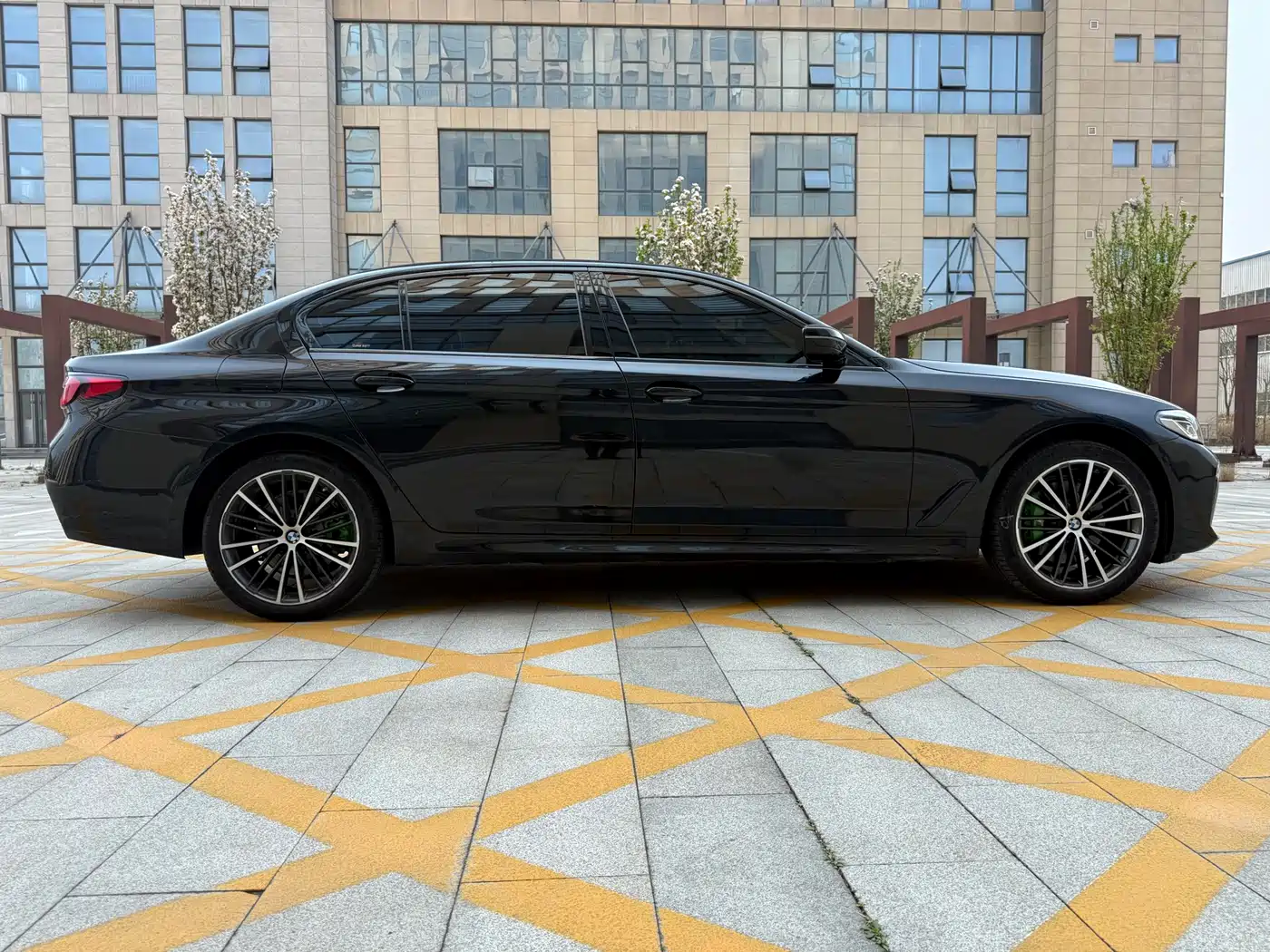 BMW 5 Series 2021 530Li Leading M Sport Package фото 18