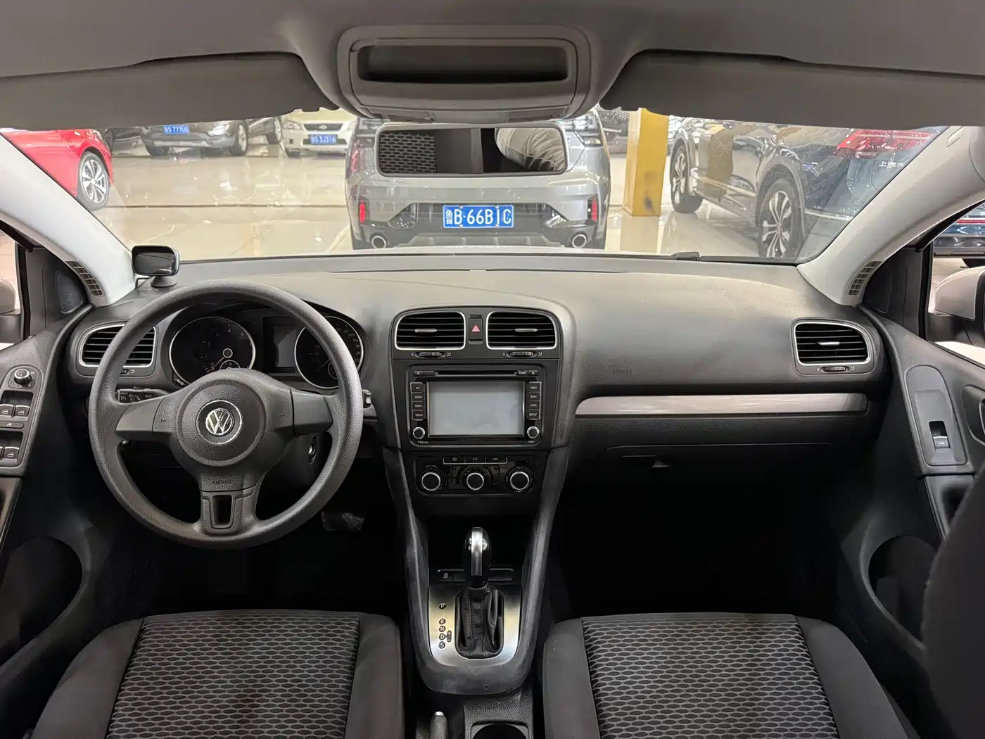 Volkswagen Golf 2012 1.6 Automatic Fashion Type фото 13