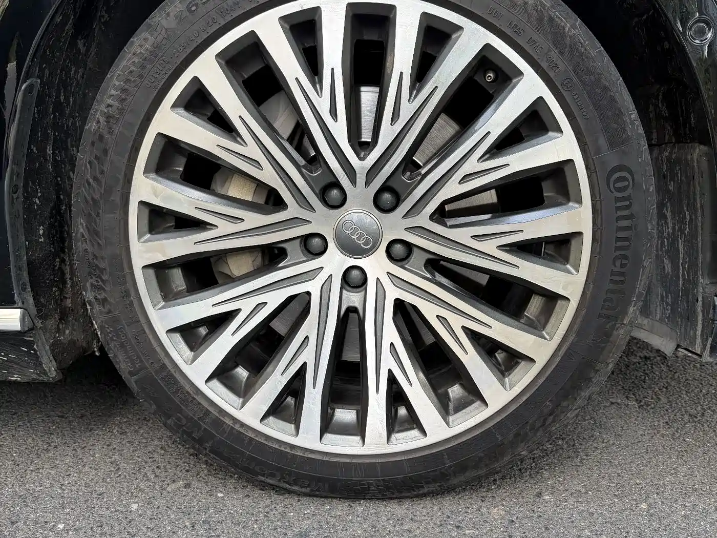 Photo 11 - Audi A8