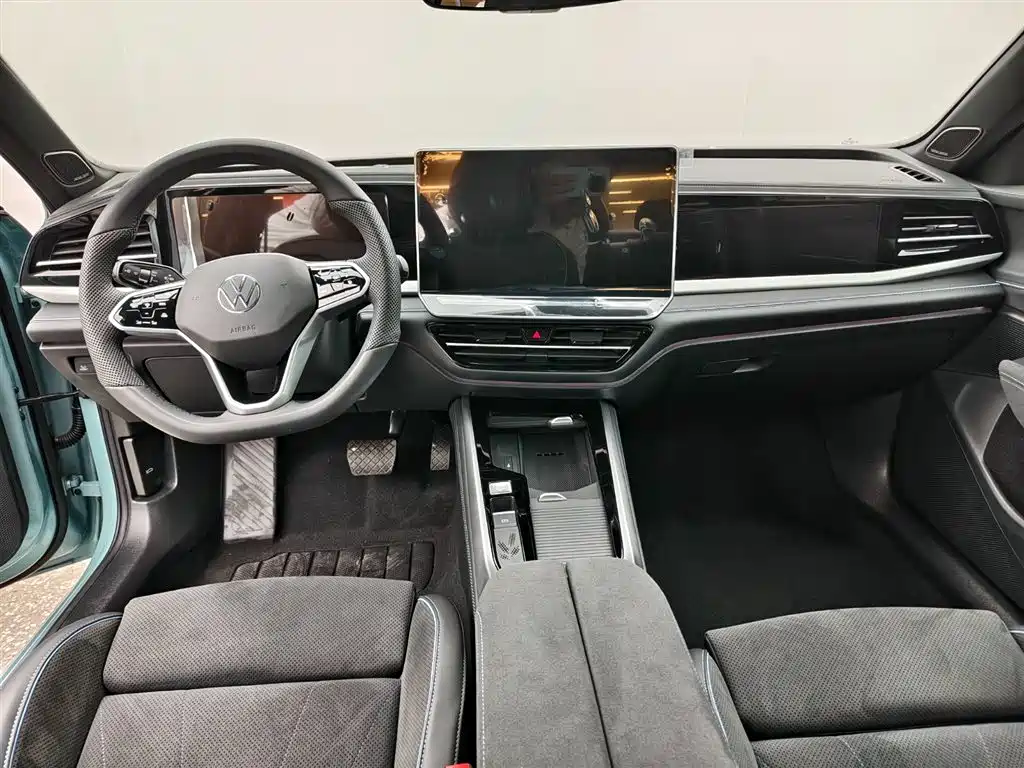Volkswagen Passat 2025 Model Pro 380TSI Starlight Dragon Premium Edition фото 10