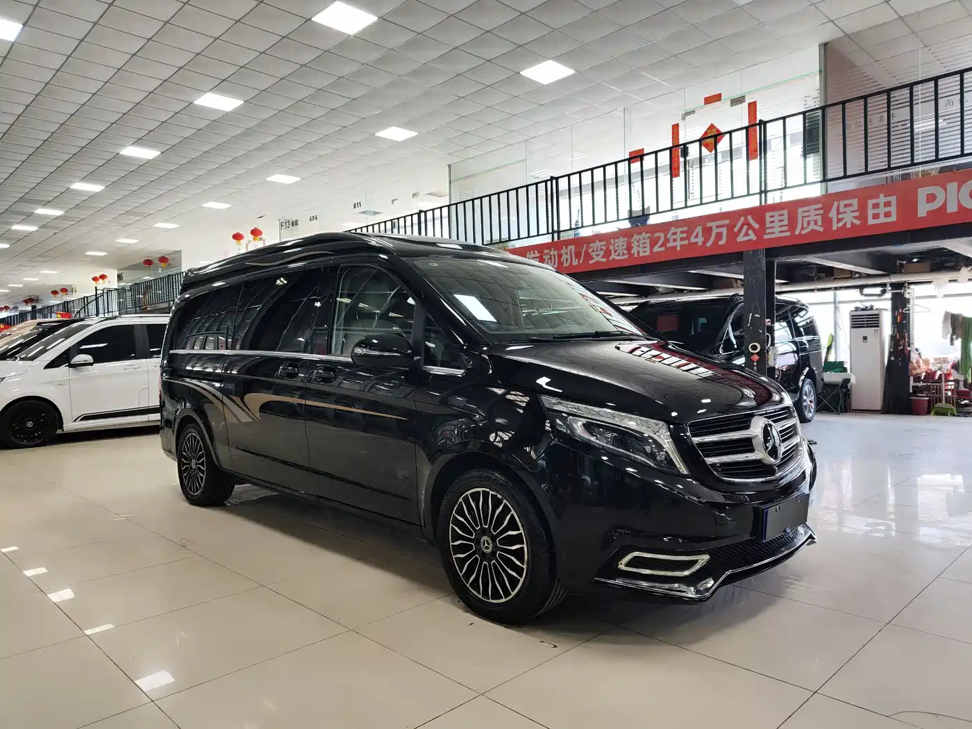 Mercedes-Benz V-Class 2018 V 260 L Premium Long Wheelbase Edition China VI фото 3