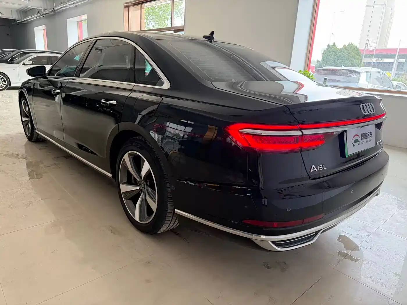 Photo 6 - Audi A8