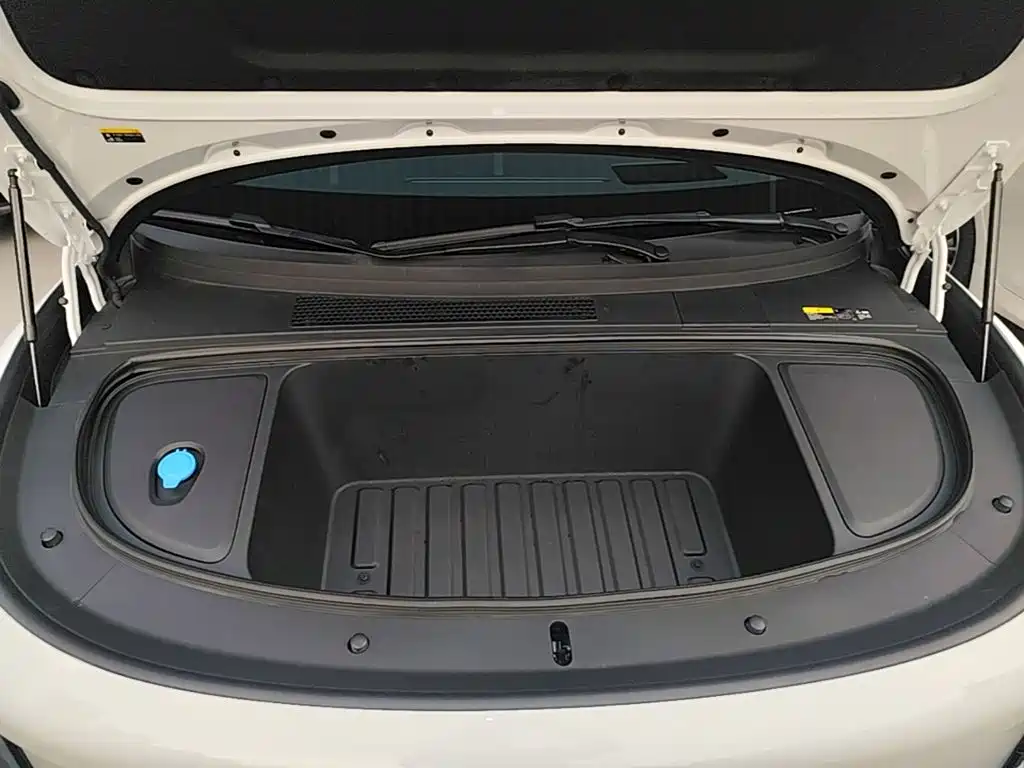 Li Auto i6 2026 2025 2WD Base Model