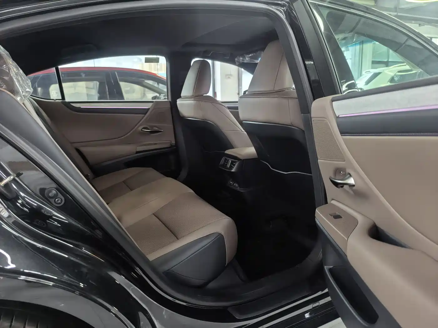 Lexus ES 2025 200 Ultimate Edition фото 27