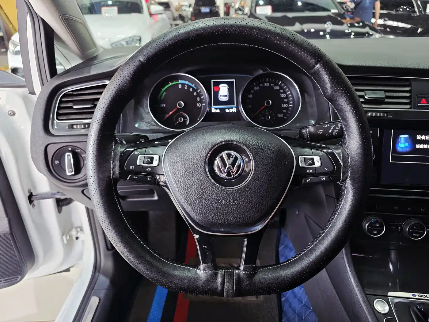 Volkswagen Golf Electric 2020 Chi фото 9