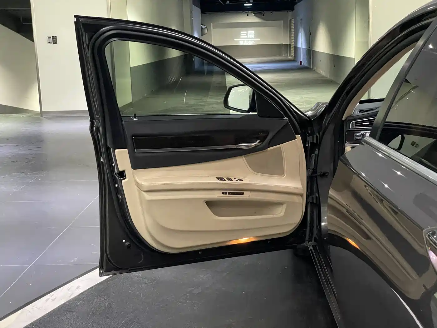 BMW 7 Series 2013 Model 740Li Leading фото 21
