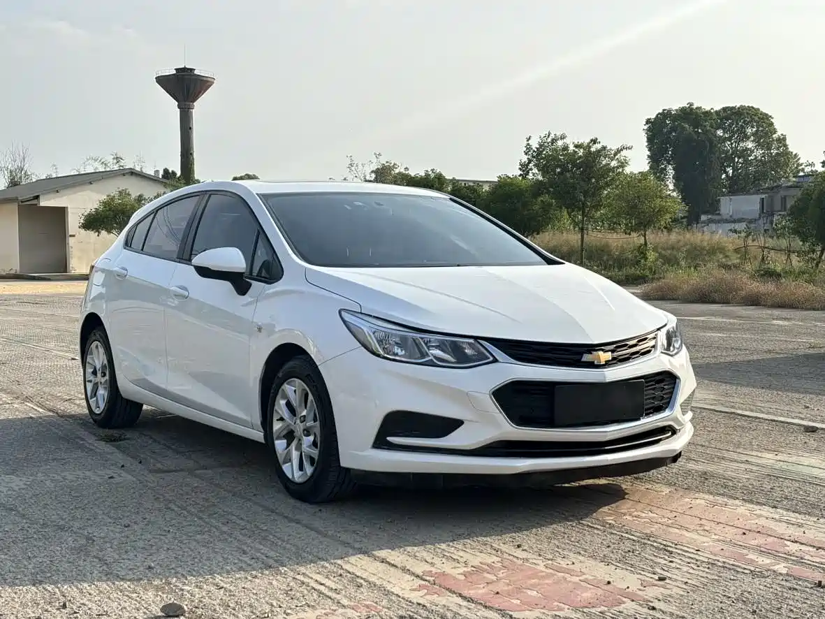 Chevrolet Cruze 2019 2018 Hatchback 320 Automatic Pioneer Sunroof Edition