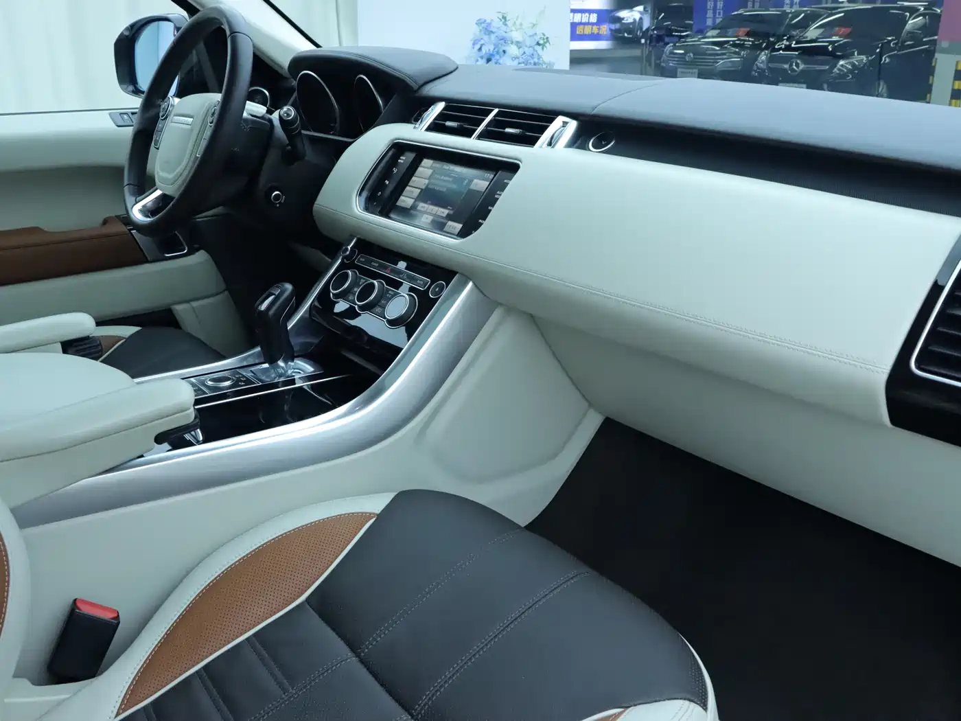 Land Rover Range Rover Sport 2014 3.0 SC V6 Trendsetting Genesis Edition фото 9
