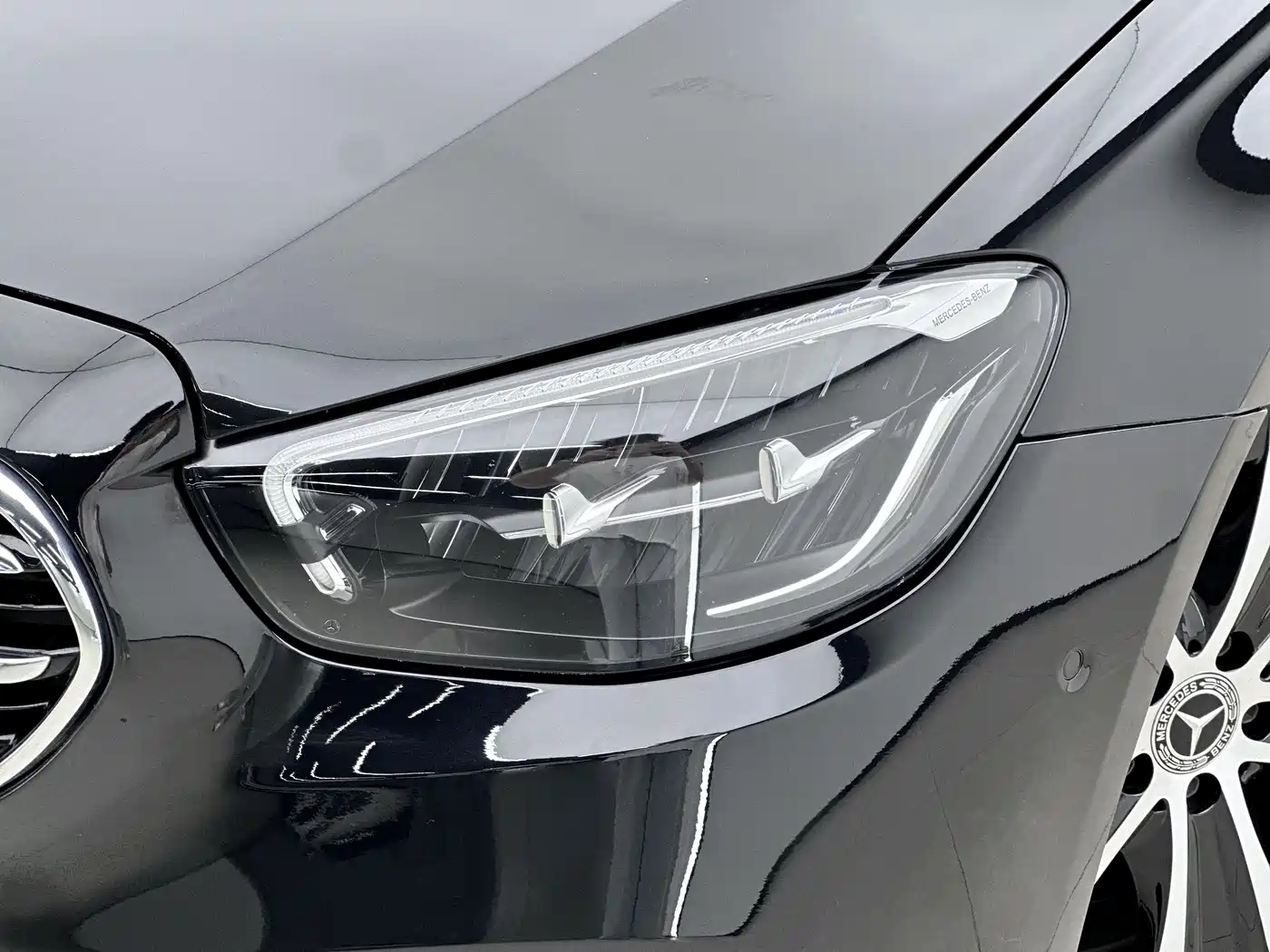 Mercedes-Benz E-Class New Energy 2022 E 350 e L Plug-in Hybrid Sedan фото 15