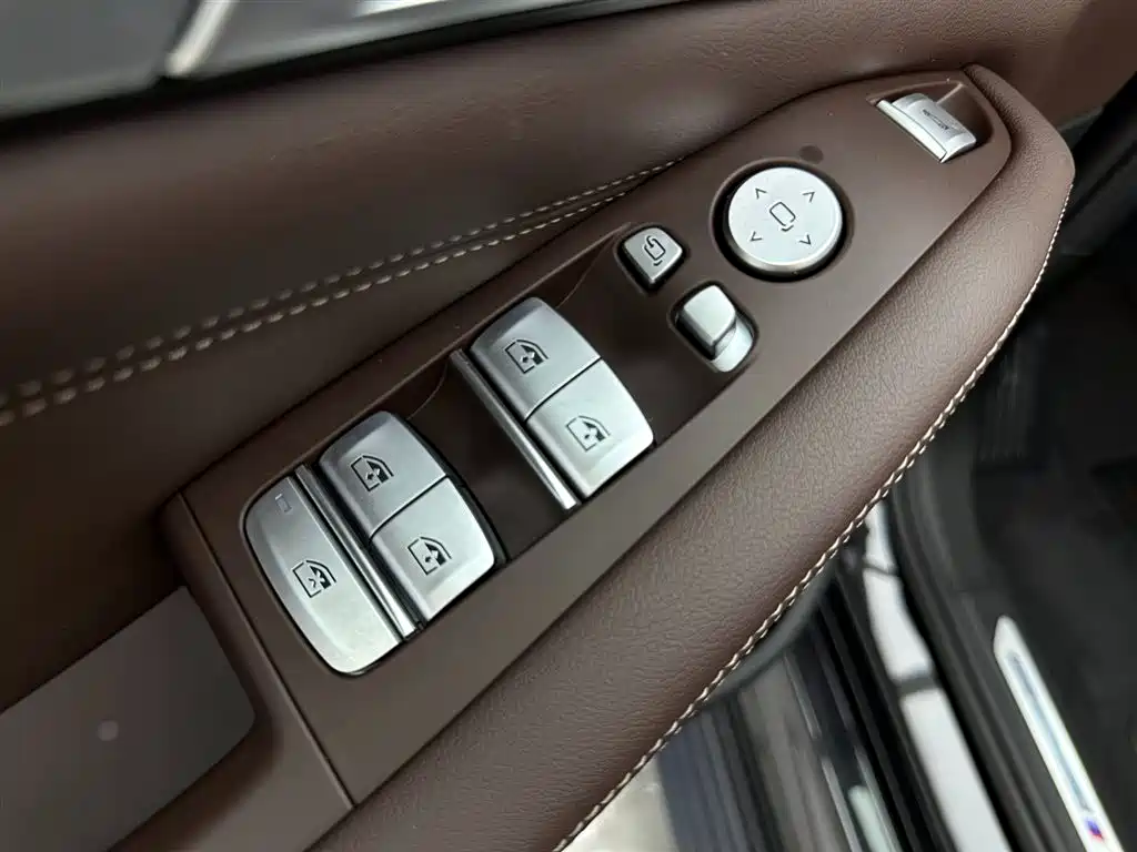 BMW X5 2026 xDrive 40Li M Sport Night Edition Package фото 27