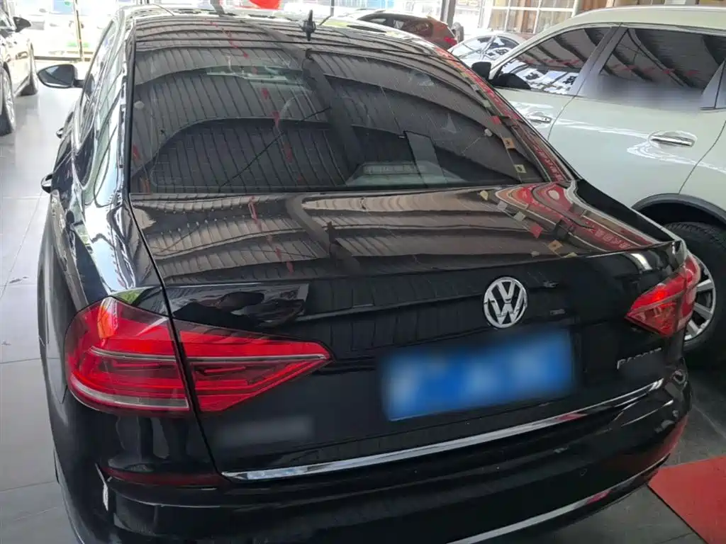Volkswagen Passat 2016 330TSI DSG Executive Edition фото 6