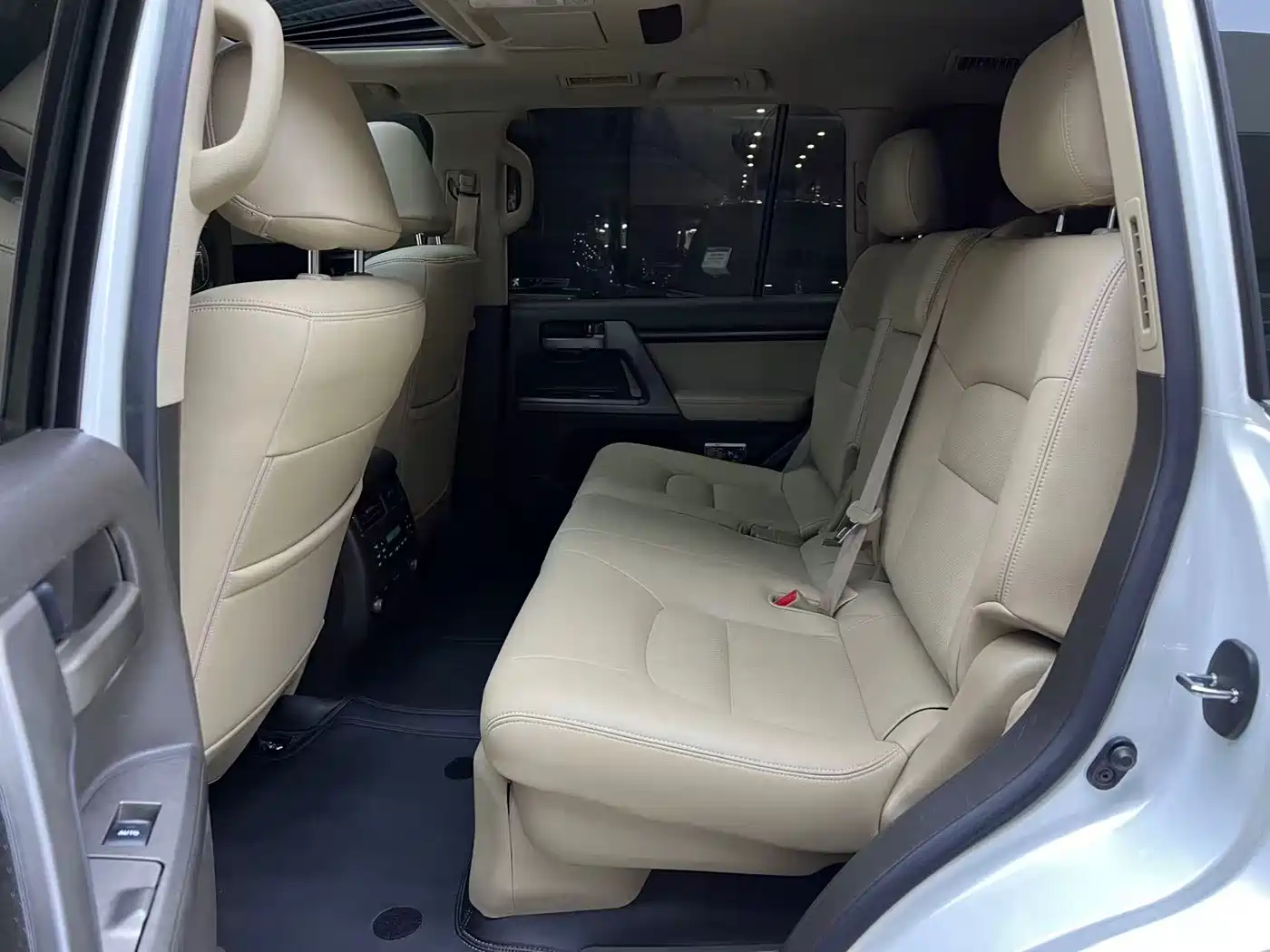 Toyota Land Cruiser 2010 Model 4.7L Automatic VX фото 6