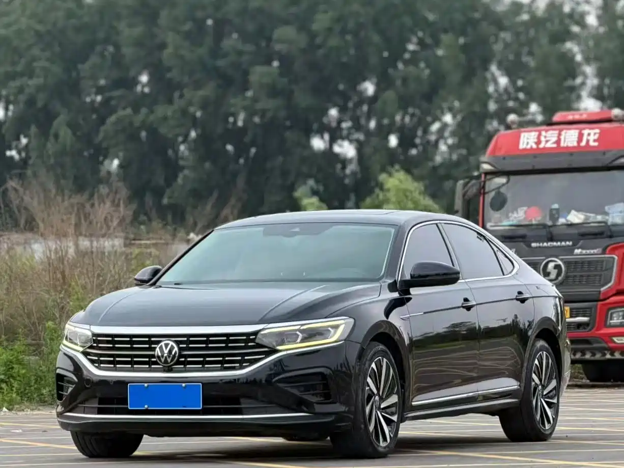 Volkswagen Passat 2022 330TSI Premium Edition
