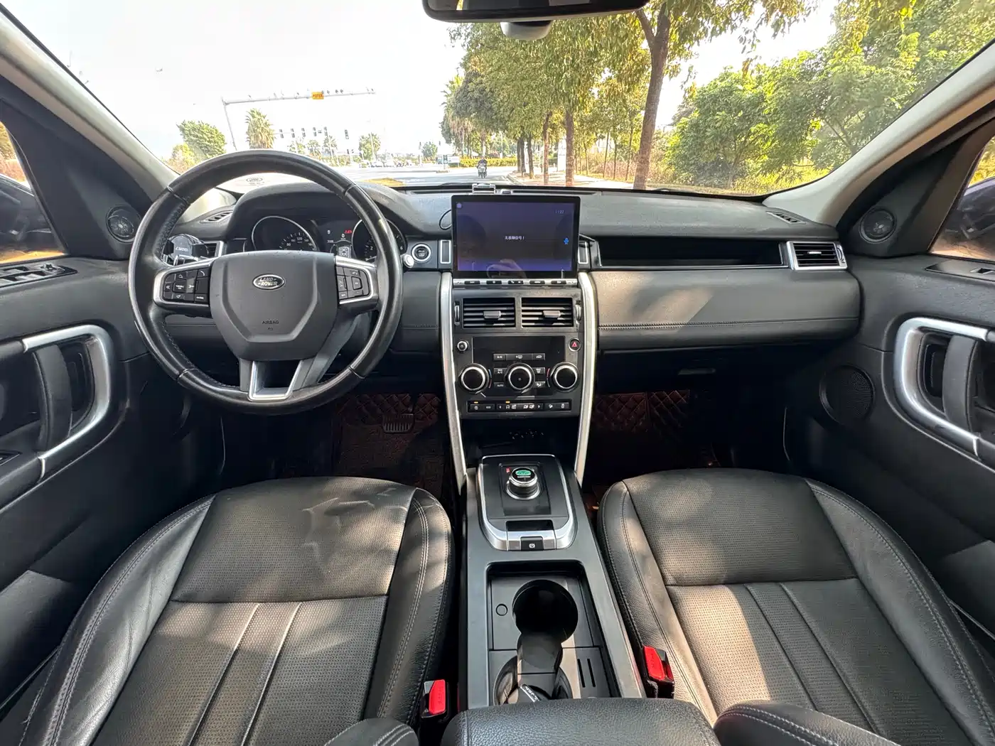 Land Rover Discovery Sport 2018 240PS SE Edition фото 7