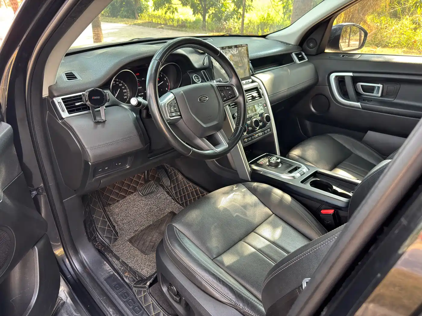 Land Rover Discovery Sport 2018 240PS SE Edition фото 4