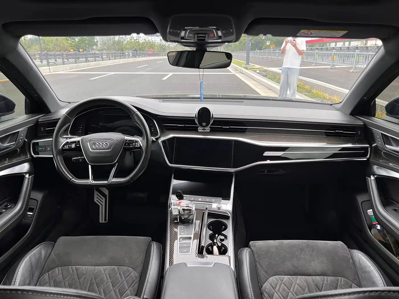 Фото 8 - Audi A6L