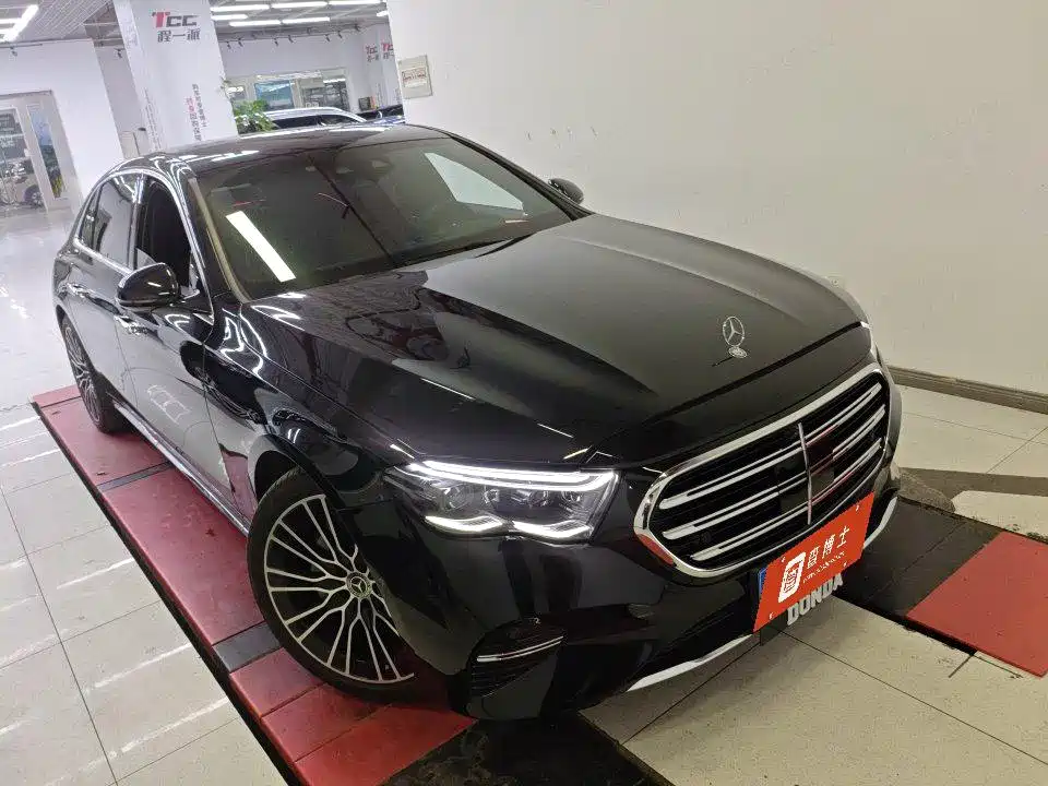 Фото 5 - Mercedes-Benz E-Class