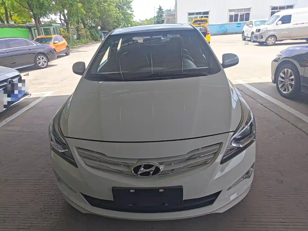 Hyundai Reina 2014 2014 Model 1.4L Automatic GLX