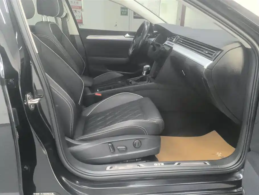 VOLKSWAGEN MAGOTAN GTE PLUG IN HYBRID