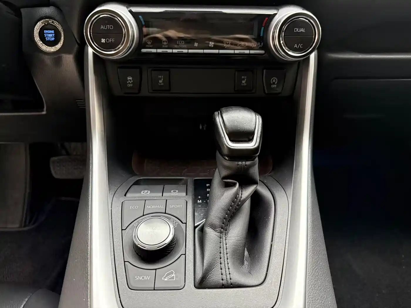 Toyota RAV4 Rongfang 2020 2.0L CVT 4WD Premium Edition фото 9