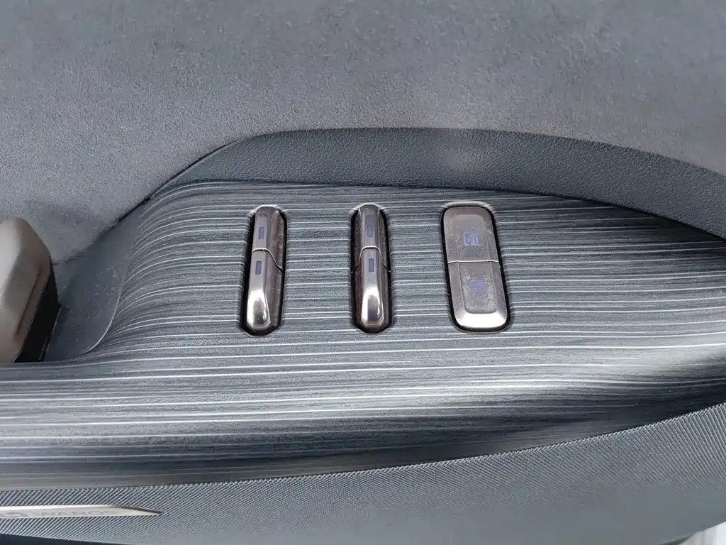 Dongfeng Yipai eπ008 2024 2024 210Max Range Extender 6-Seater