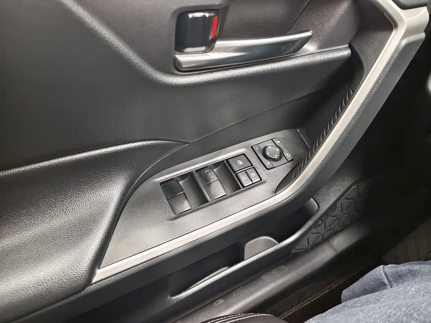 Toyota RAV4 Rongfang 2020 2.0L CVT 2WD Trend Edition фото 19