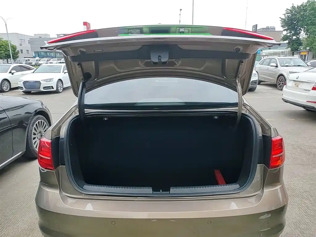 Volkswagen Sagitar 2018 280TSI DSG Spark Edition фото 19