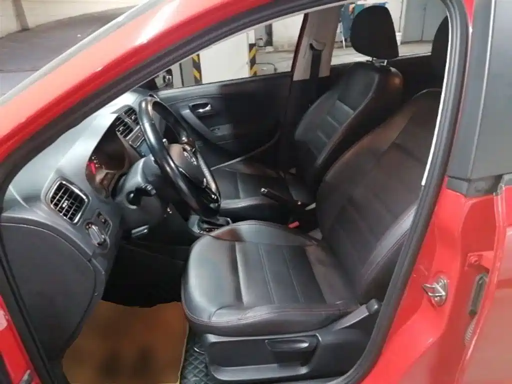 Volkswagen Polo 2016 1.6L Automatic Comfort фото 15