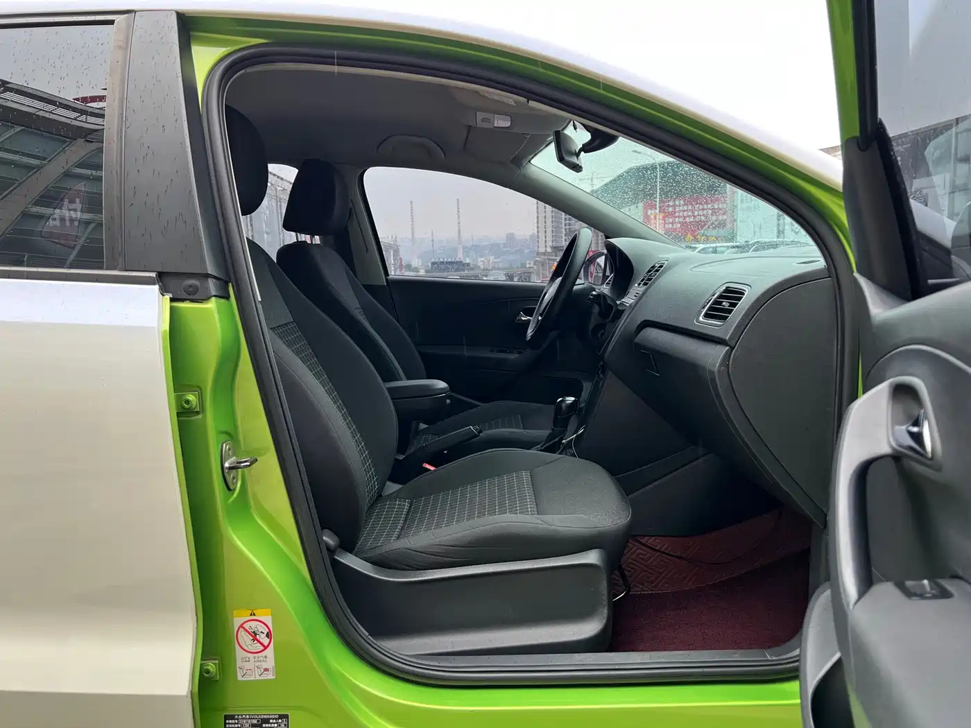 Volkswagen Polo 2014 1.6L Automatic Comfort Edition фото 9