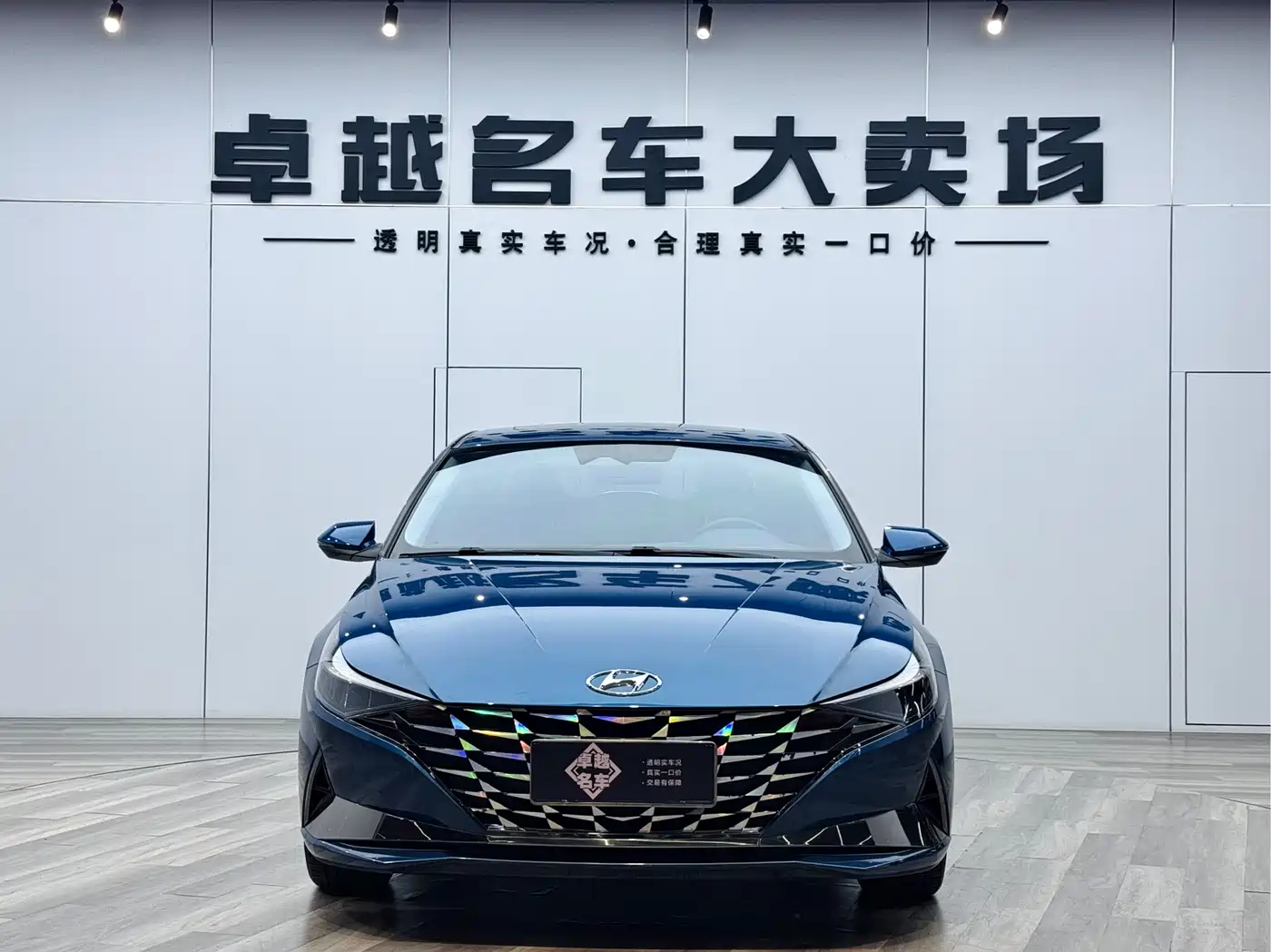 Hyundai Elantra 2021 1.5L CVT LUX Premium Edition фото 2
