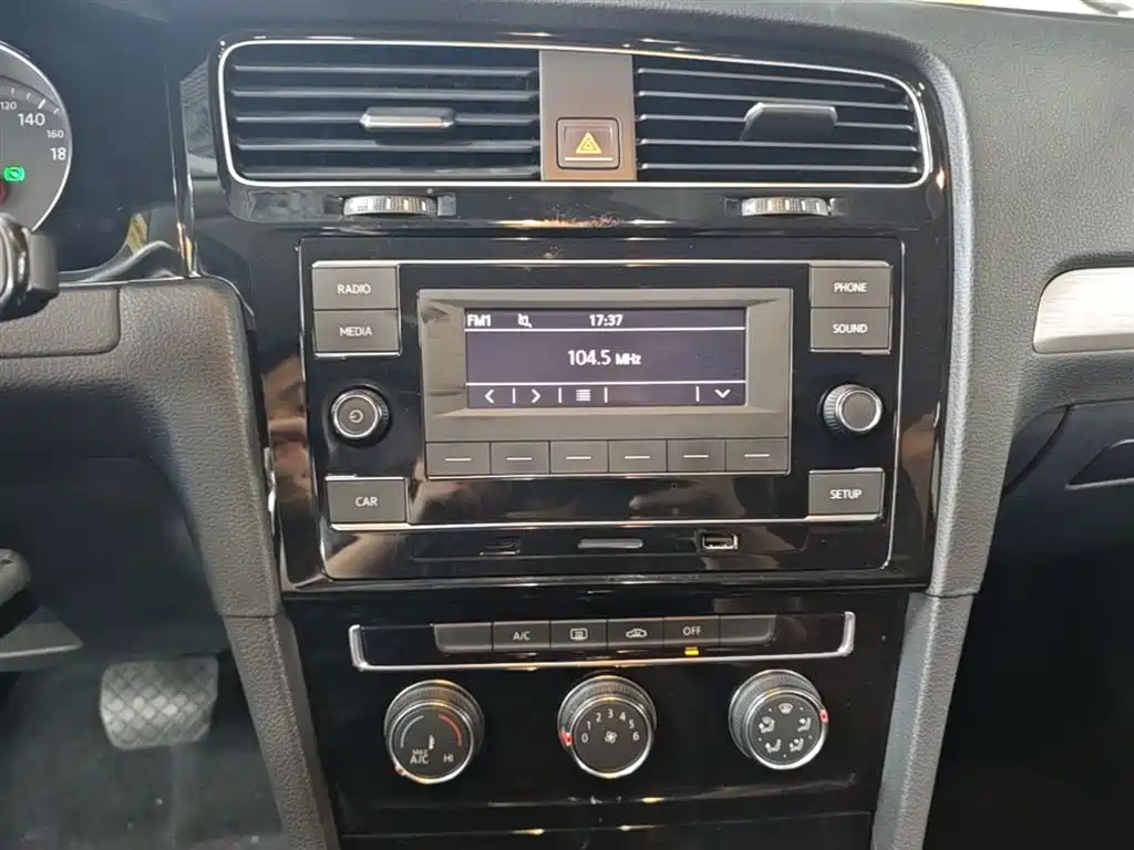 Volkswagen Golf 2018 1.6L Automatic Fashion фото 13
