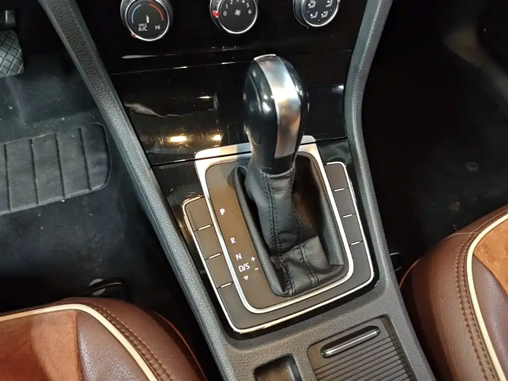 Volkswagen Golf 2018 1.6L Automatic Fashion фото 14