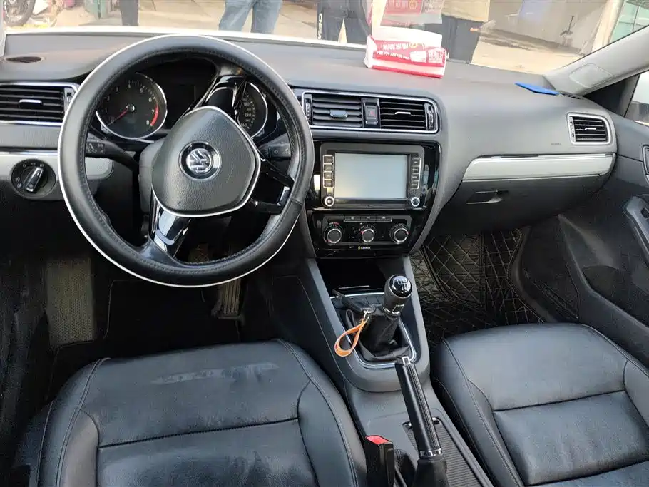Volkswagen Sagitar 2015 1.6L Manual Comfort фото 12