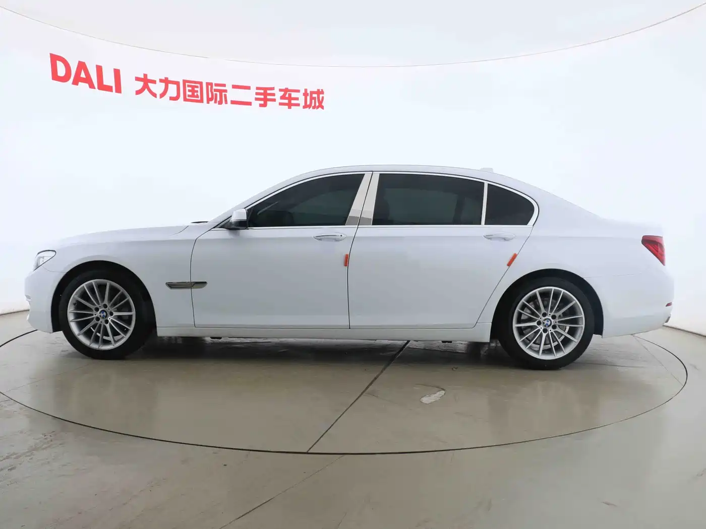 BMW 7 Series 2013 Model 740Li Leading фото 5