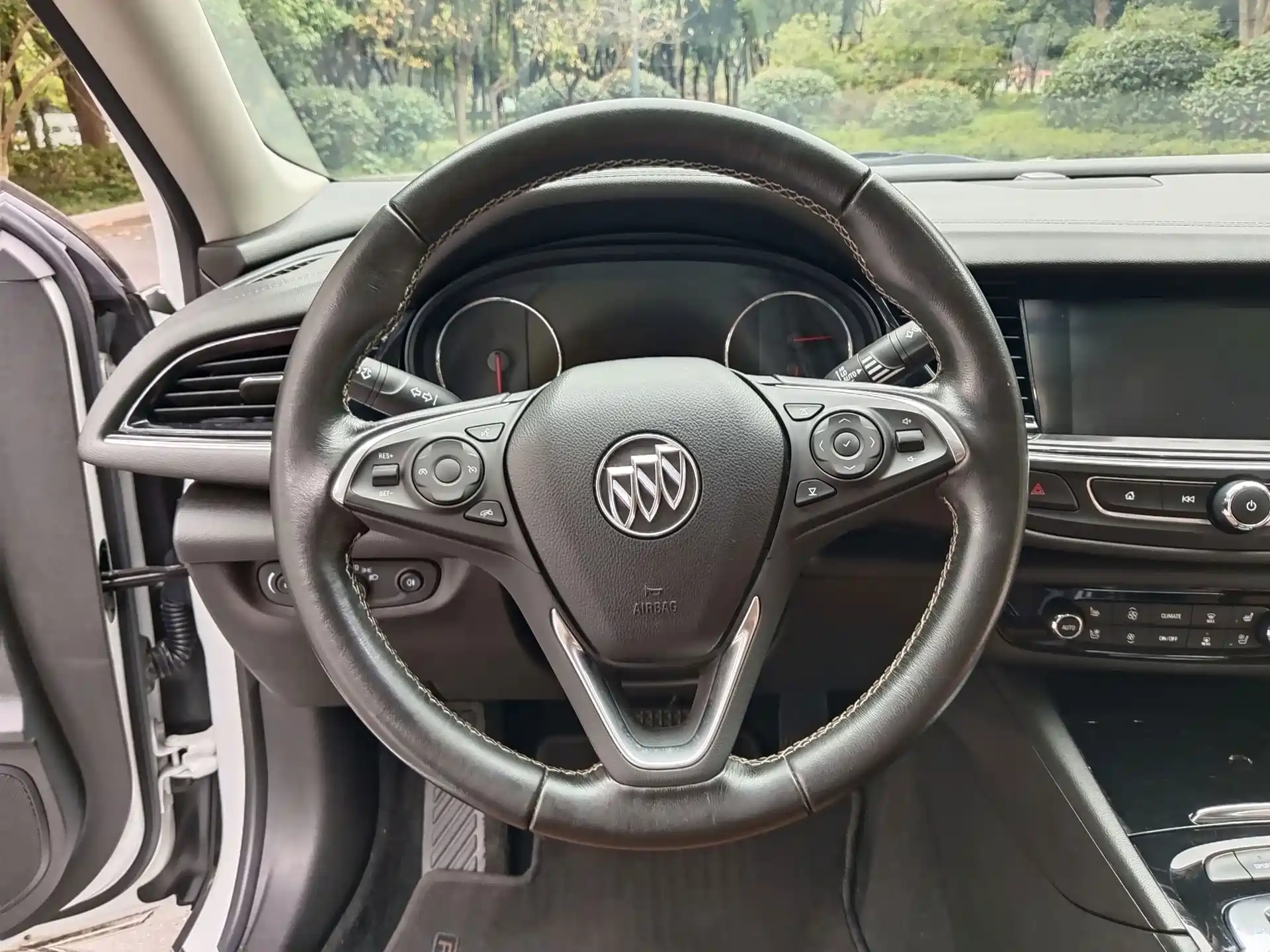 صورة 12 - Buick Regal
