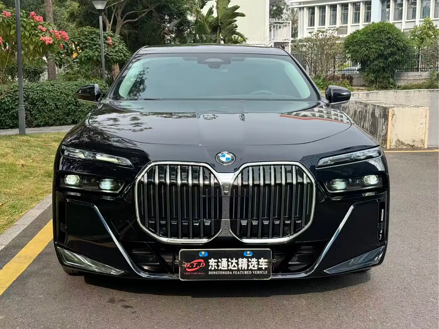 BMW 7 Series 2023 Model 740Li Leading M Sport Package фото 4