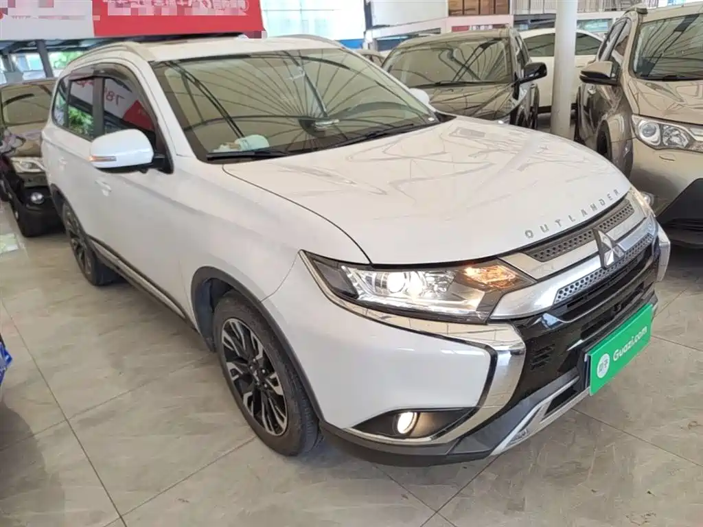 MITSUBISHI OUTLANDER