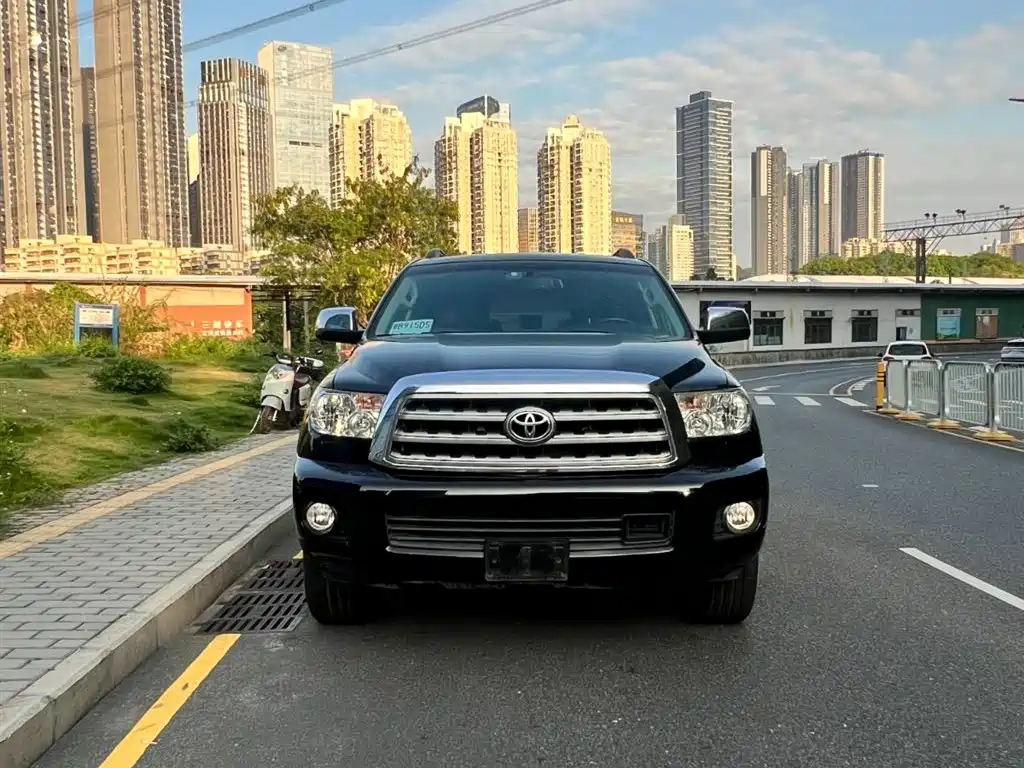 Toyota Sequoia 2010 5.7 Platinum Edition фото 2