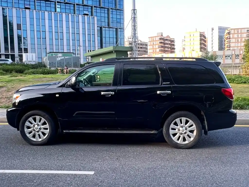 Toyota Sequoia 2010 5.7 Platinum Edition фото 4