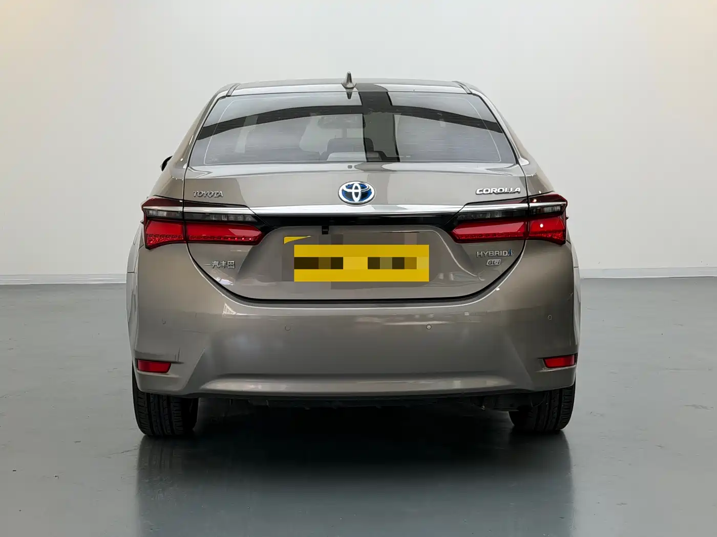Toyota Corolla 2016 Dual Hybrid 1.8L E-CVT Elite Edition фото 5