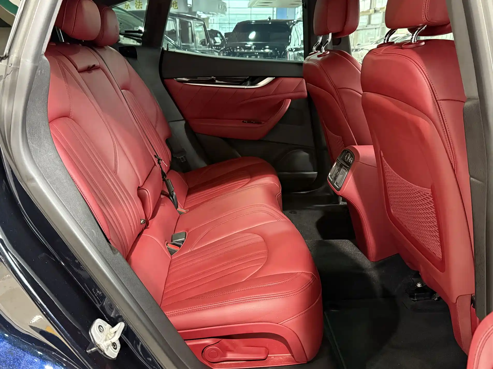 Photo 9 - Maserati Levante
