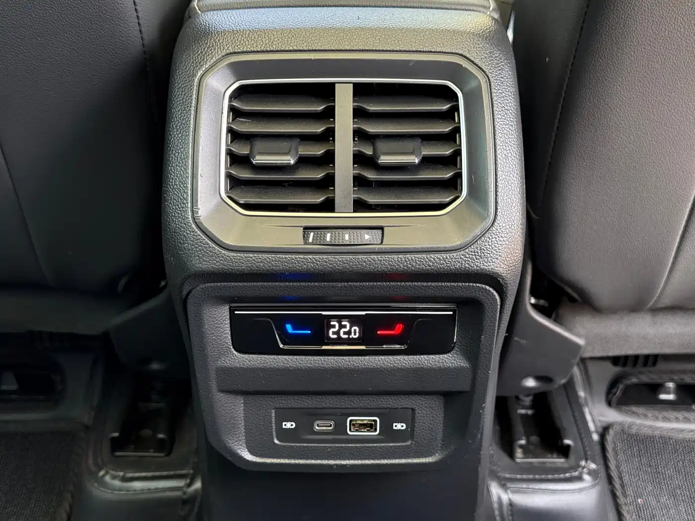 Volkswagen Tiguan L 2023 Facelift 330TSI Auto FWD R-Line Premium фото 13