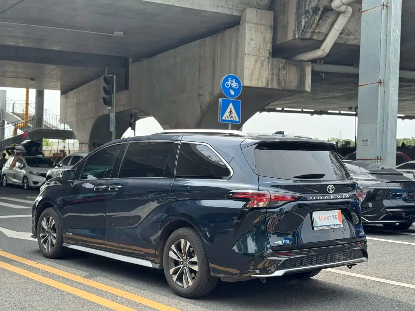 Toyota Granvia 2023 2023 2.5L Hybrid Luxury Edition