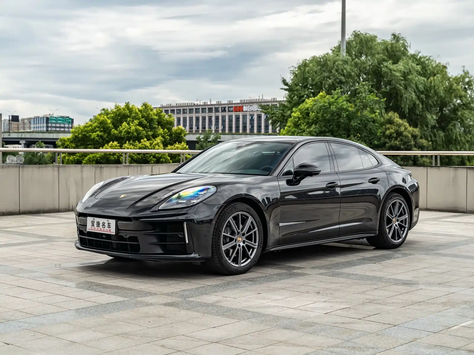 صورة 1 - Porsche Panamera