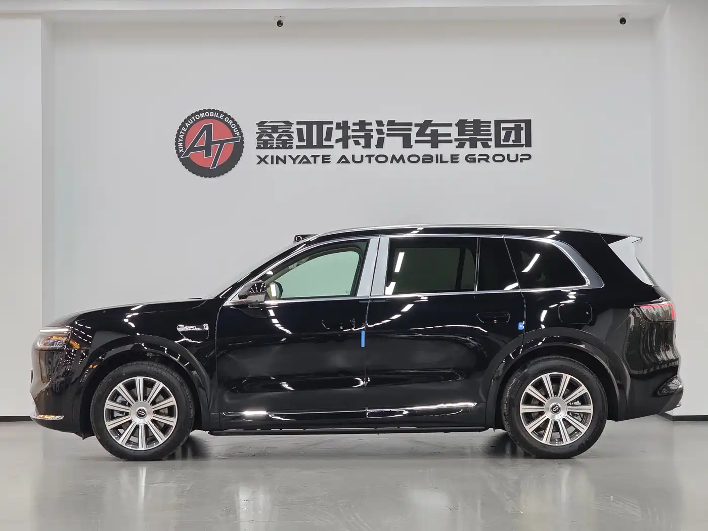 AITO Wenjie AITO M8 2025 Extended Range Max 37kWh 5-Seater фото 4