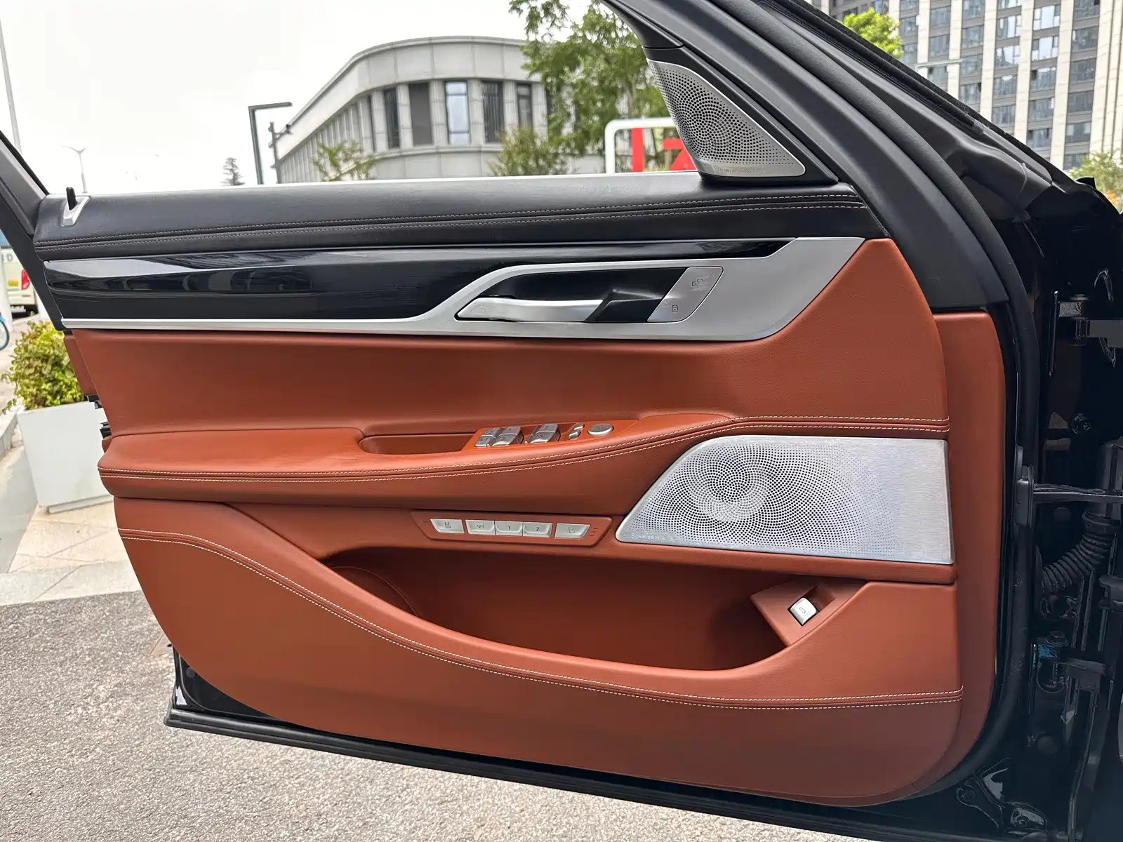 Фото 29 - BMW 7 Series