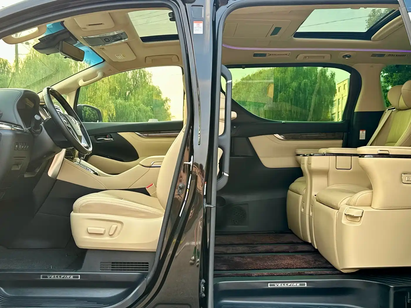 Toyota Vellfire 2020 Twin Engine 2.5L HV Premium Edition фото 7