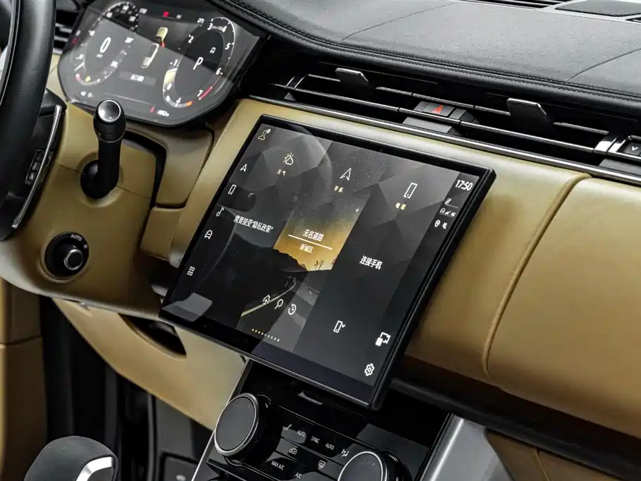 Land Rover Range Rover 2023 3.0 L6 360PS Golden Age Edition фото 13