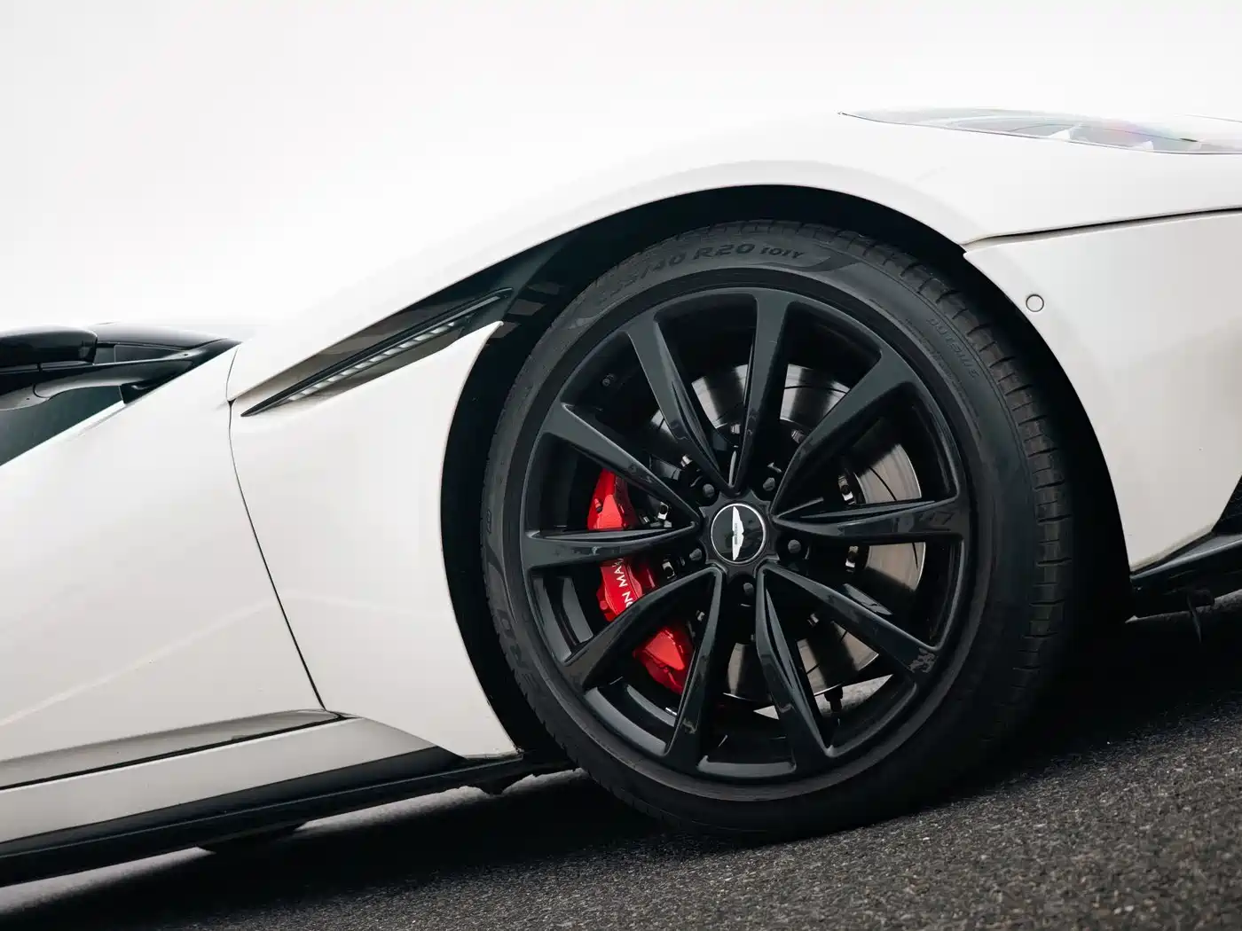 Aston Martin DB11 2019 4.0T V8 Volante фото 19